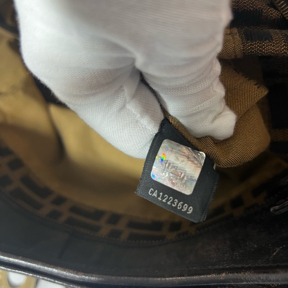 GUC Fendi Canvas Zucca Chef's Tote - Picture 14 of 15